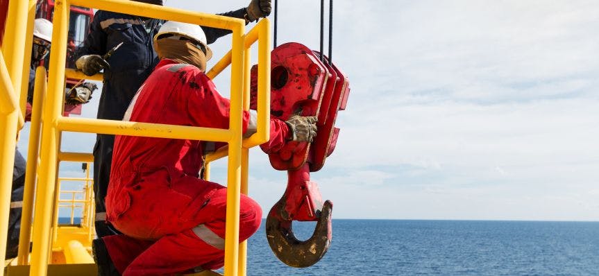 Rigger working offshore